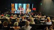 Le festival Un Aller-Retour dans le Noir organise des rencontres et des débats avec les auteurs invités.
